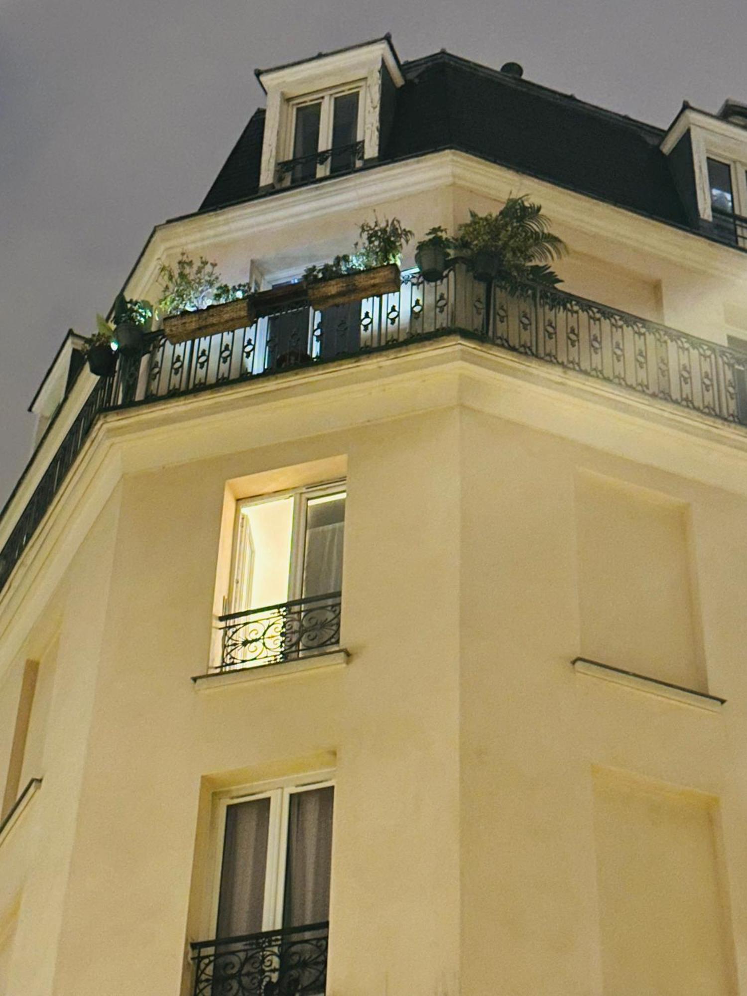 Suite Vue Montmartre & Balcon Parijs Buitenkant foto